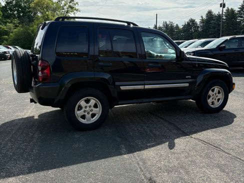 Used 2006 Jeep Liberty Sport AWD/4WD image 31