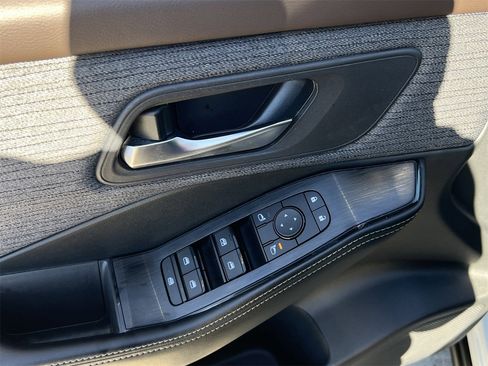 Certified 2023 Nissan Rogue SV image 23