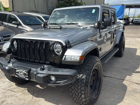 Used 2021 Jeep Gladiator Sport image 3