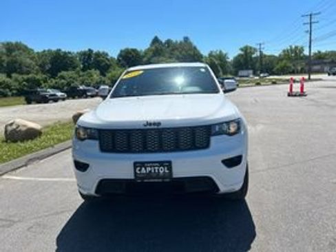 Used 2019 Jeep Grand Cherokee Altitude AWD/4WD image 2