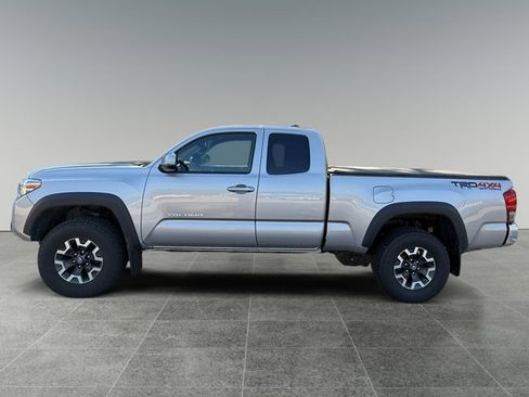 Used 2016 Toyota Tacoma TRD Off-Road w/ Towing Package AWD/4WD image 2