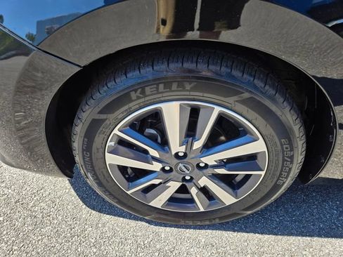 Used 2023 Nissan Versa SV FWD image 28