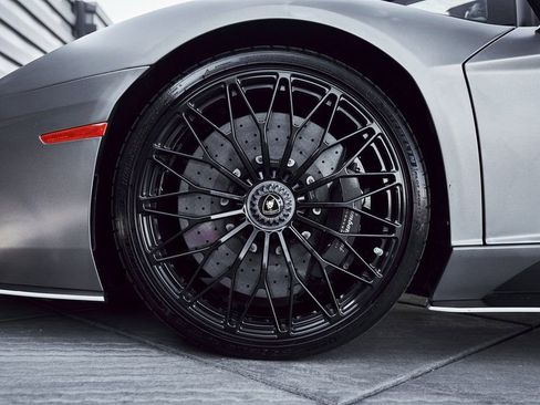 Used 2018 Lamborghini Aventador S AWD/4WD image 3