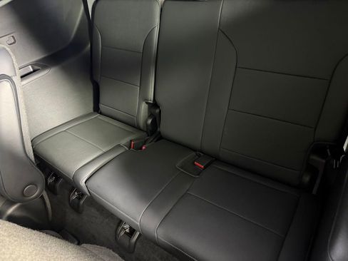 Used 2025 Buick Enclave Preferred image 27