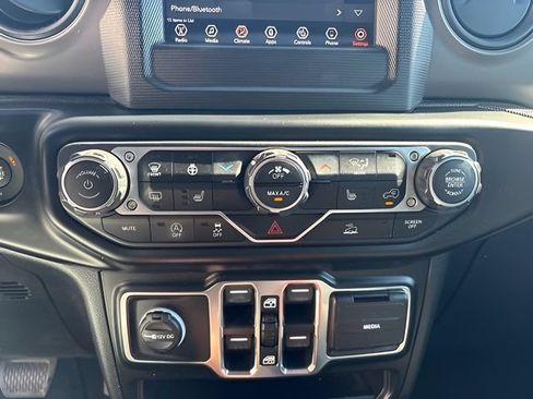 Used 2022 Jeep Gladiator Sport AWD/4WD image 25