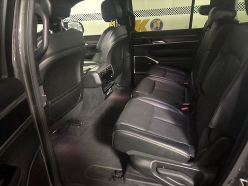 Used 2024 Jeep Wagoneer L Series II w/ Flexible Seating Group AWD/4WD image 33