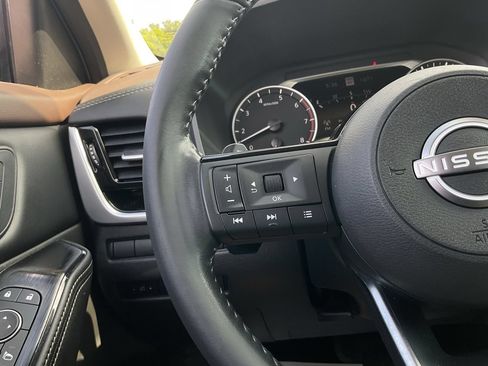 Used 2023 Nissan Rogue SL w/ SL Premium Package FWD image 41