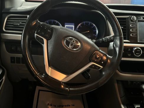 Used 2019 Toyota Highlander XLE image 15
