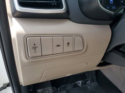 Used 2020 Hyundai Tucson SE image 16