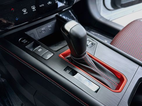 Certified 2025 Nissan Kicks SR AWD/4WD image 18