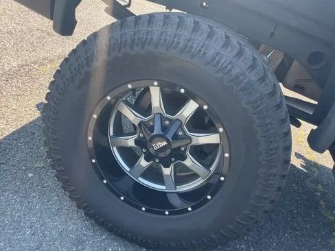 Used 2018 GMC Sierra 1500 SLT w/ All Terrain X Package AWD/4WD image 19