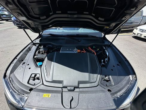 Used 2022 Audi e-tron Premium Plus w/ Premium Plus Package image 29