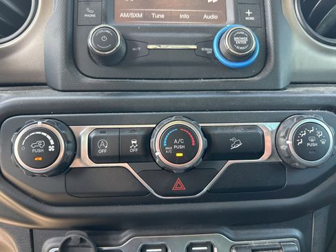 Certified 2020 Jeep Wrangler Sport AWD/4WD image 16