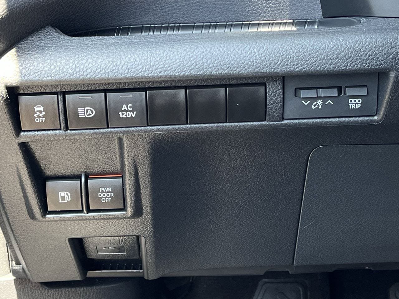 Used 2023 Toyota Sienna XLE Woodland Edition AWD/4WD image 20