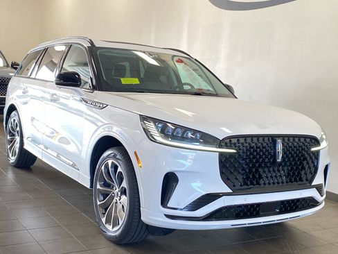 New 2026 Lincoln Aviator AWD w/ Jet Appearance Package image 2