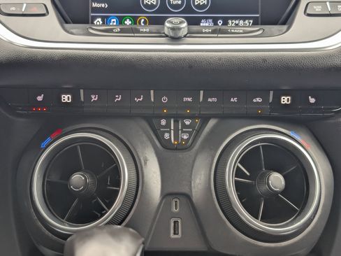 Used 2020 Chevrolet Blazer LT image 21