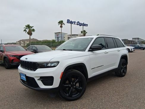Used 2024 Jeep Grand Cherokee Altitude AWD/4WD image 1