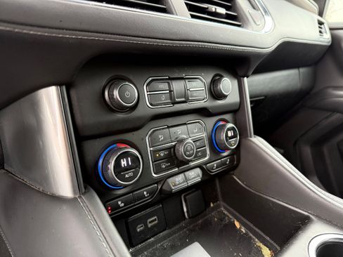 Used 2023 Chevrolet Suburban LT image 17