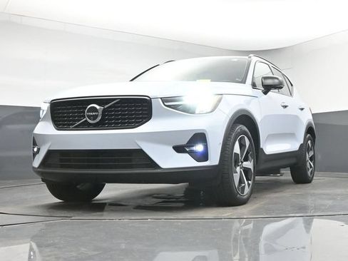 Used 2024 Volvo XC40 B5 Plus w/ Climate Package AWD/4WD image 12