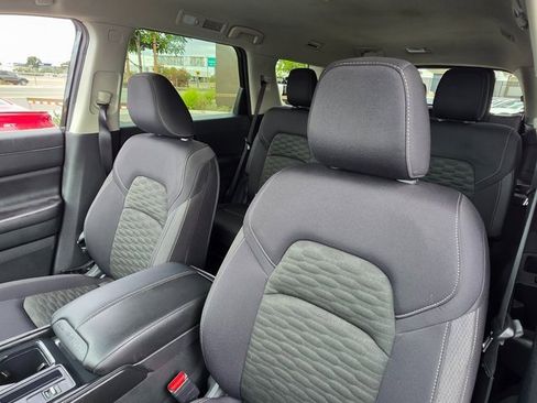 Used 2024 Nissan Pathfinder S image 16