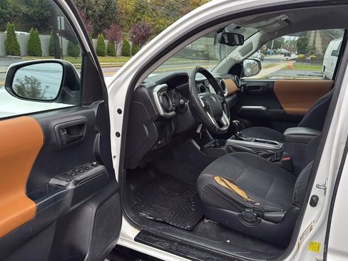 Used 2017 Toyota Tacoma SR5 image 23