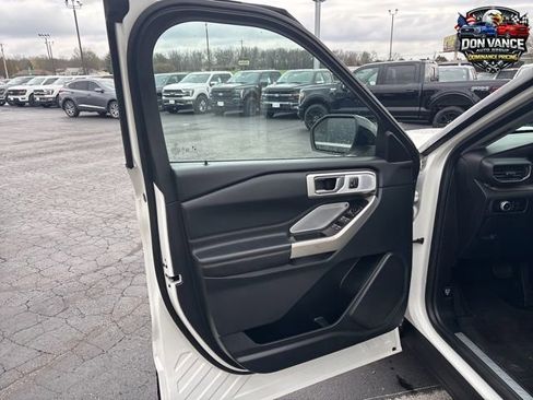 Used 2023 Ford Explorer Limited w/ Limited Technology Package AWD/4WD image 18