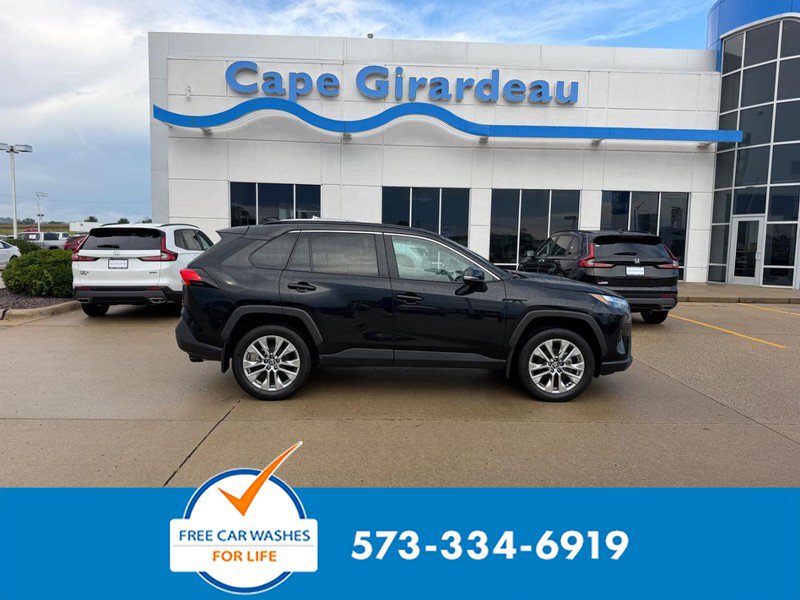 Used 2025 Toyota RAV4 XLE Premium w/ Weather Package AWD/4WD image 1