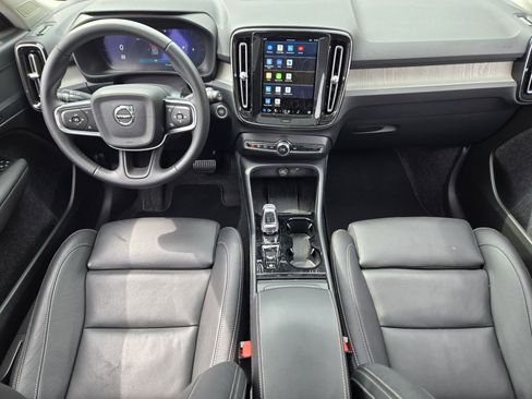 Used 2025 Volvo XC40 B5 Plus image 37