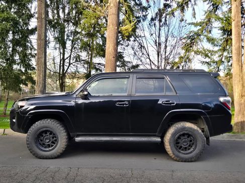 Used 2015 Toyota 4Runner Trail Premium image 3