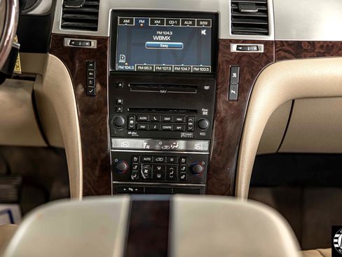 Used 2010 Cadillac Escalade EXT Luxury image 35