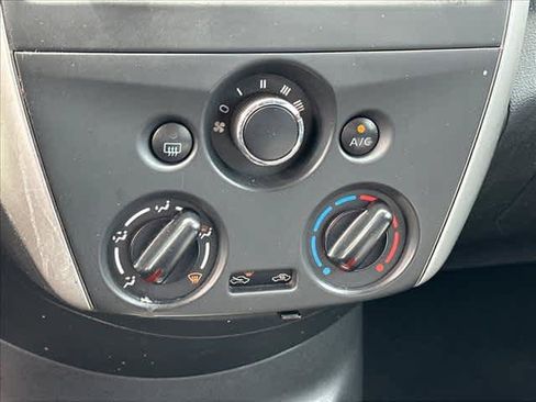 Used 2015 Nissan Versa SV w/ SV Appearance Package FWD image 22