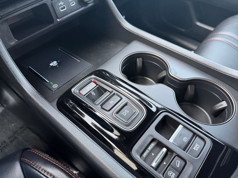 Used 2025 Honda Pilot TrailSport image 13