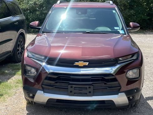 Used 2023 Chevrolet TrailBlazer LT w/ Convenience Package FWD image 2