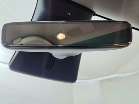 Used 2022 Tesla Model Y Long Range image 54