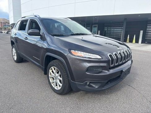 Used 2016 Jeep Cherokee Latitude w/ Cold Weather Group AWD/4WD image 3