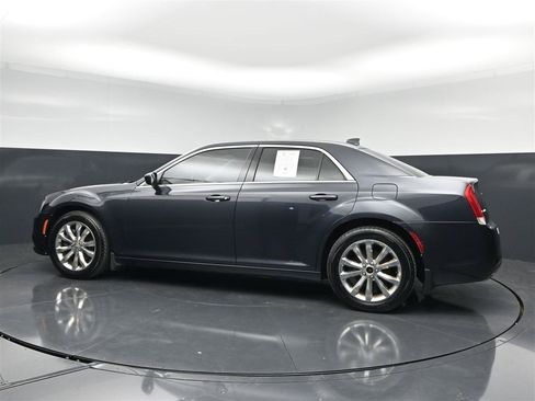 Used 2017 Chrysler 300 Limited w/ Value Package AWD/4WD image 8