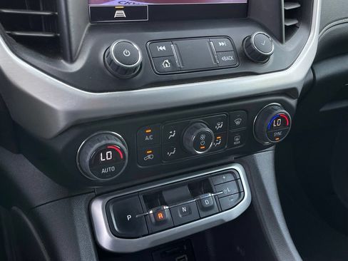 Used 2023 GMC Acadia SLT w/ Elevation Edition FWD image 19