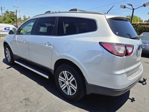 Used 2017 Chevrolet Traverse LT FWD image 4