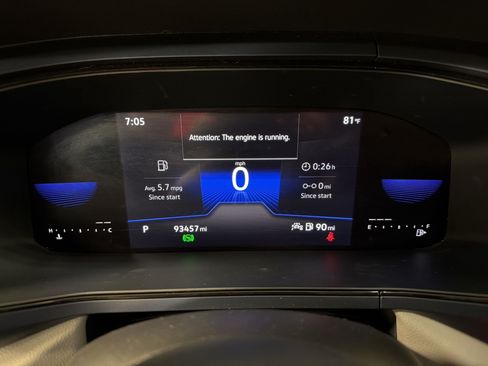 Used 2023 Volkswagen Taos SE w/ Panoramic Sunroof Package FWD image 18
