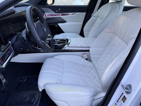 Used 2025 BMW i7 eDrive50 w/ M Sport Package image 21