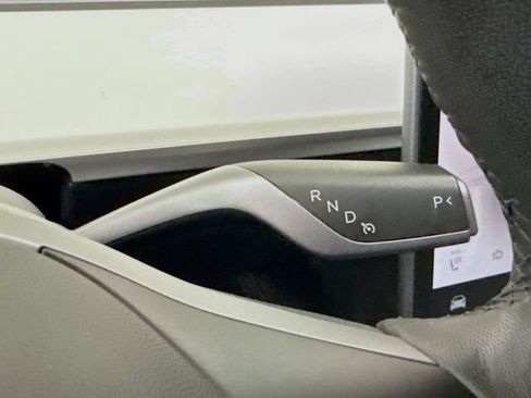 Used 2022 Tesla Model Y Long Range AWD/4WD image 17