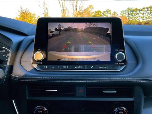 Used 2024 Nissan Rogue SV image 12