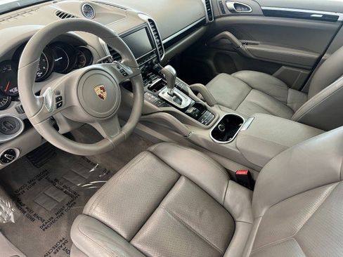 Used 2014 Porsche Cayenne Platinum Edition AWD/4WD image 11