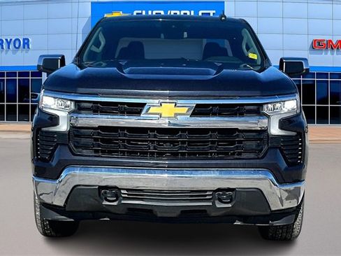 Used 2023 Chevrolet Silverado 1500 LT image 2