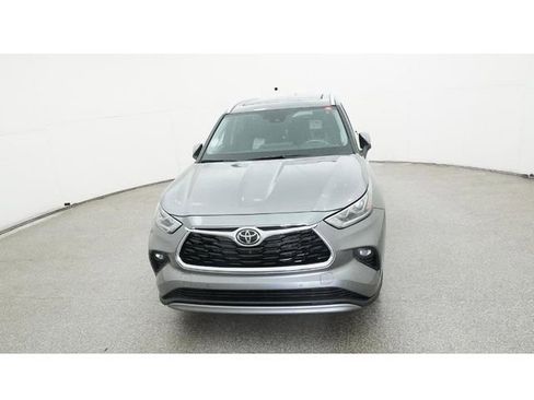 New 2026 Toyota Highlander Platinum AWD/4WD image 15
