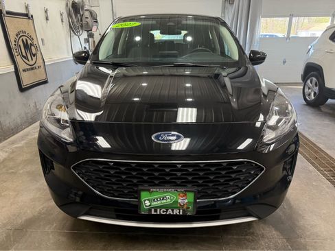 Used 2022 Ford Escape SE w/ Cold Weather Package image 2