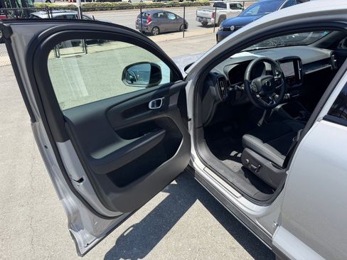 Used 2023 Volvo C40 P8 Recharge Plus w/ Protection Package Premier AWD/4WD image 9