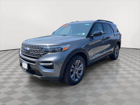 Used 2022 Ford Explorer XLT w/ Equipment Group 202A AWD/4WD image 3