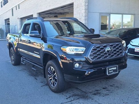 Used 2022 Toyota Tacoma TRD Sport w/ Technology Package image 3