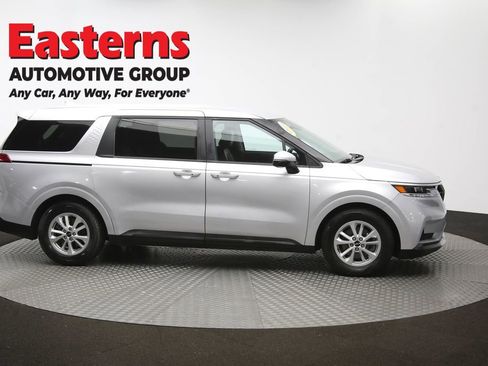 Used 2022 Kia Carnival LX image 45